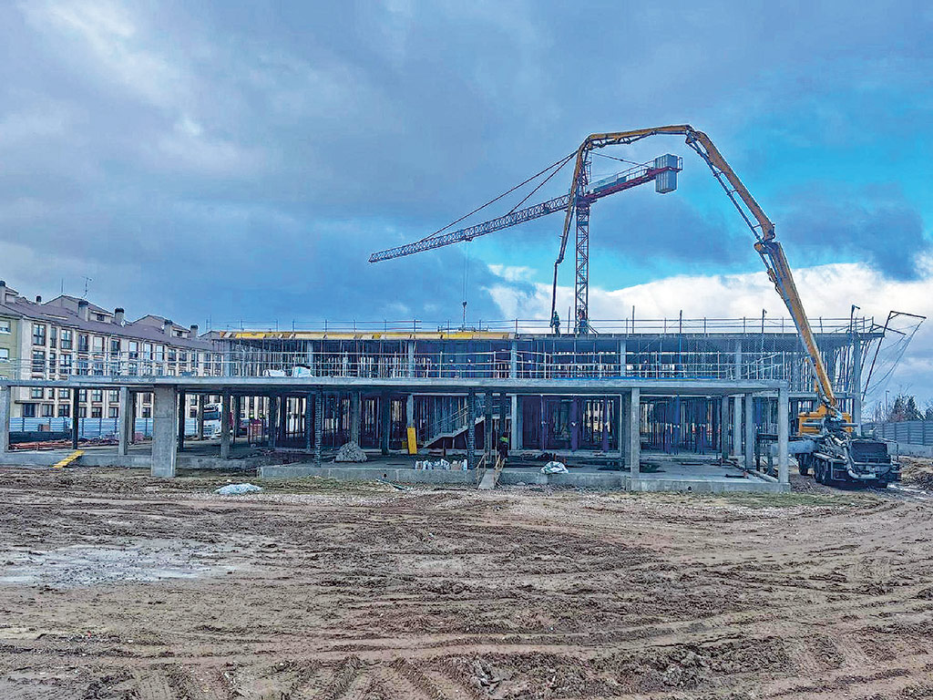 Tras la resolución del contrato de las obras del Centro de Salud Segovia IV, se prevé que la Junta adjudique este año la finalización del edificio. / E. A.