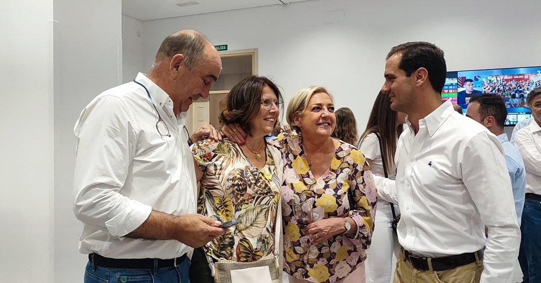 María Cuesta, con Paloma Sanz, Miguel Angel de Vicente y Pablo Pérez el pasado domingo.