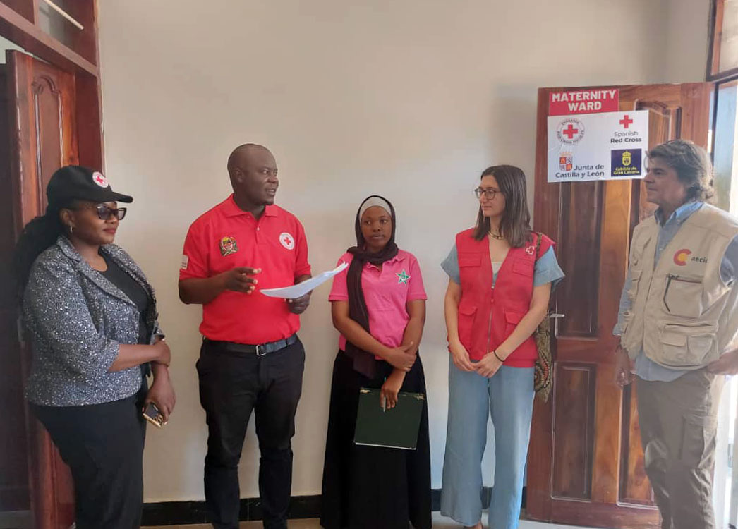 El embajador y el cónsul de España en Tanzania visitan el proyecto.