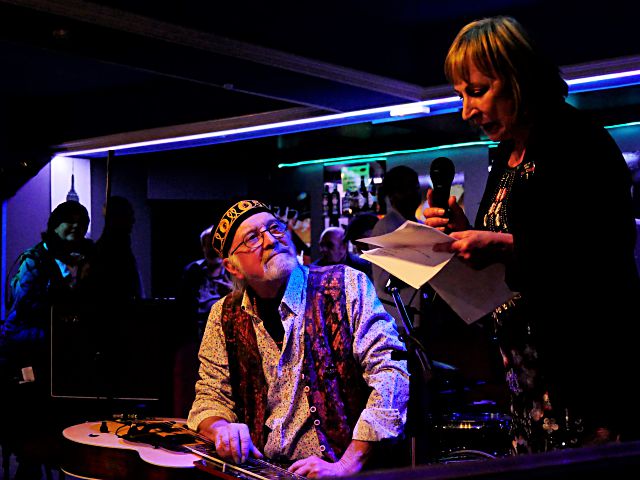 Malcom Scarpa: “Los dos clásicos griegos más importantes son Platón y Demis Roussos” 4 Ana Hortelano.