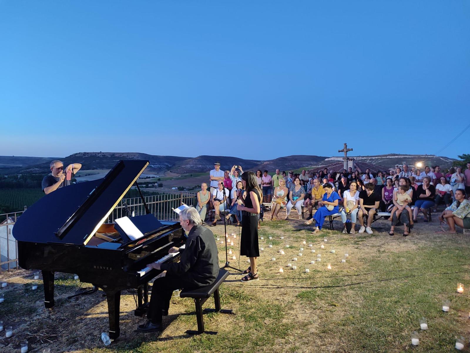 Uno de los conciertos de la ‘Noche en blanco y negro’ celebrada el sábado en Fuentidueña.
