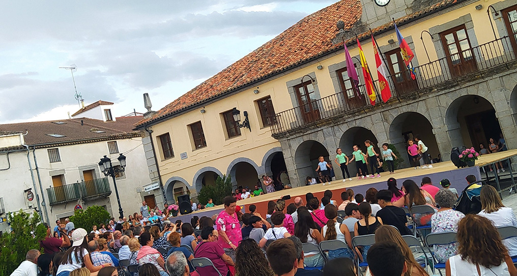 Los villacantinenses disfrutaron con una amplia variedad de disciplinas de las artes escénicas.