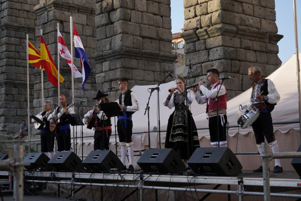 Folclore diverso para los 35 años del Festival ‘La Esteva’ 2 Festival Internacional 'La Esteva'. / MIGUEL ÁNGEL FERNÁNDEZ