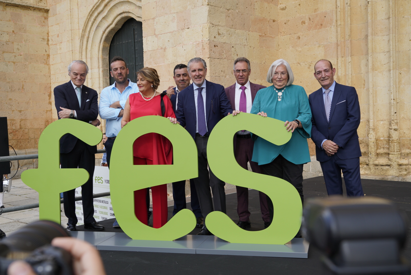 Todos los premiados, con el presidente de FES