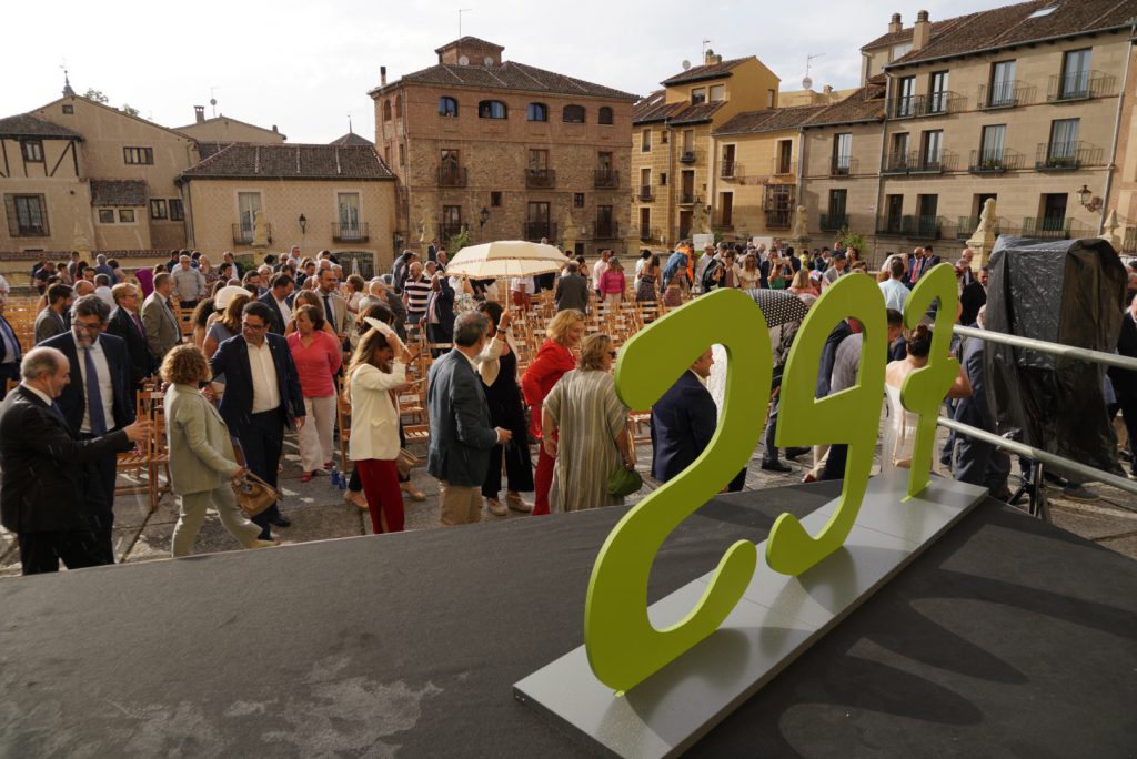 La FES pide al futuro Gobierno que tenga en cuenta la importante labor social que desempeñan los empresarios 4 A7R9015