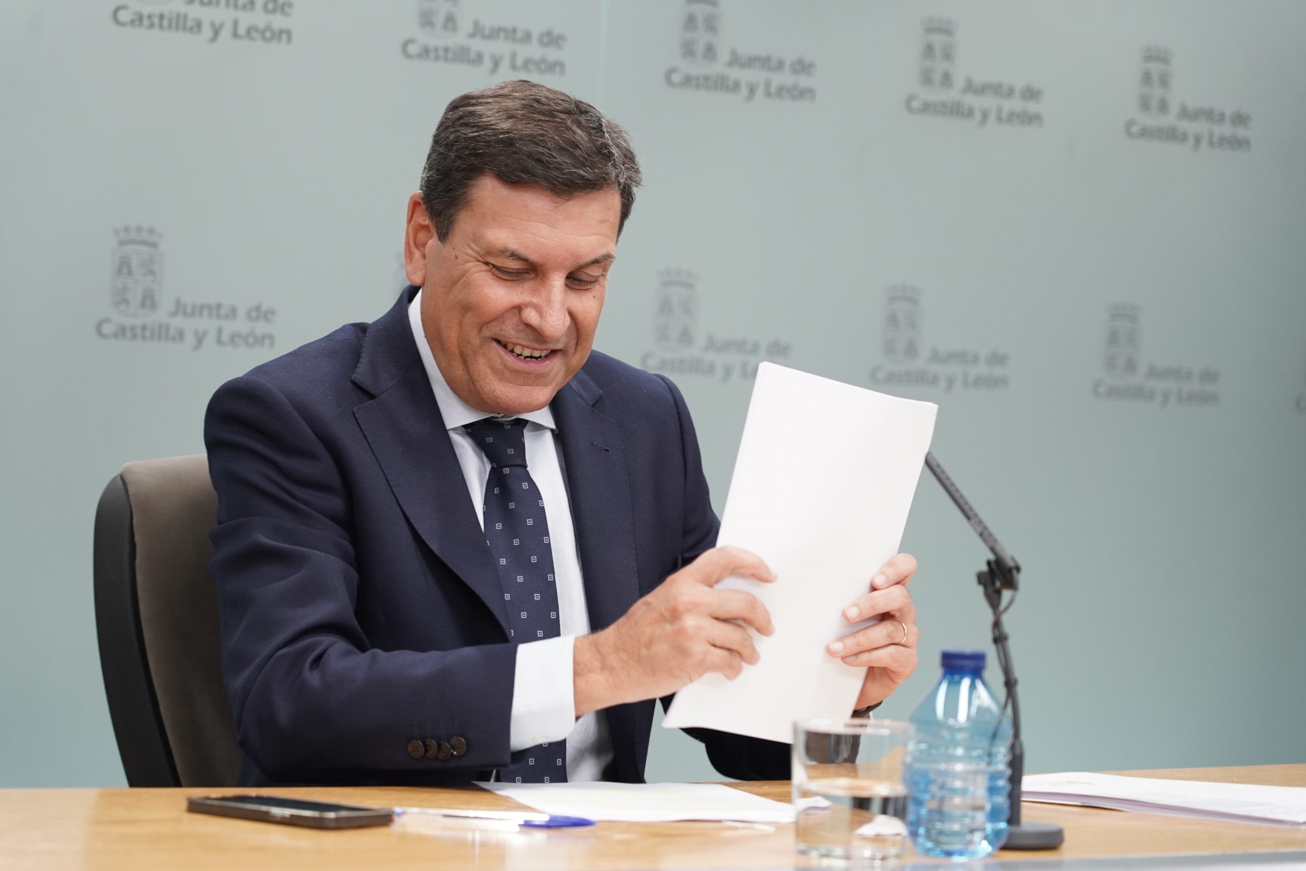 Carriedo comunica en rueda de prensa las decisiones tomadas en Consejo. / Rubén Cacho