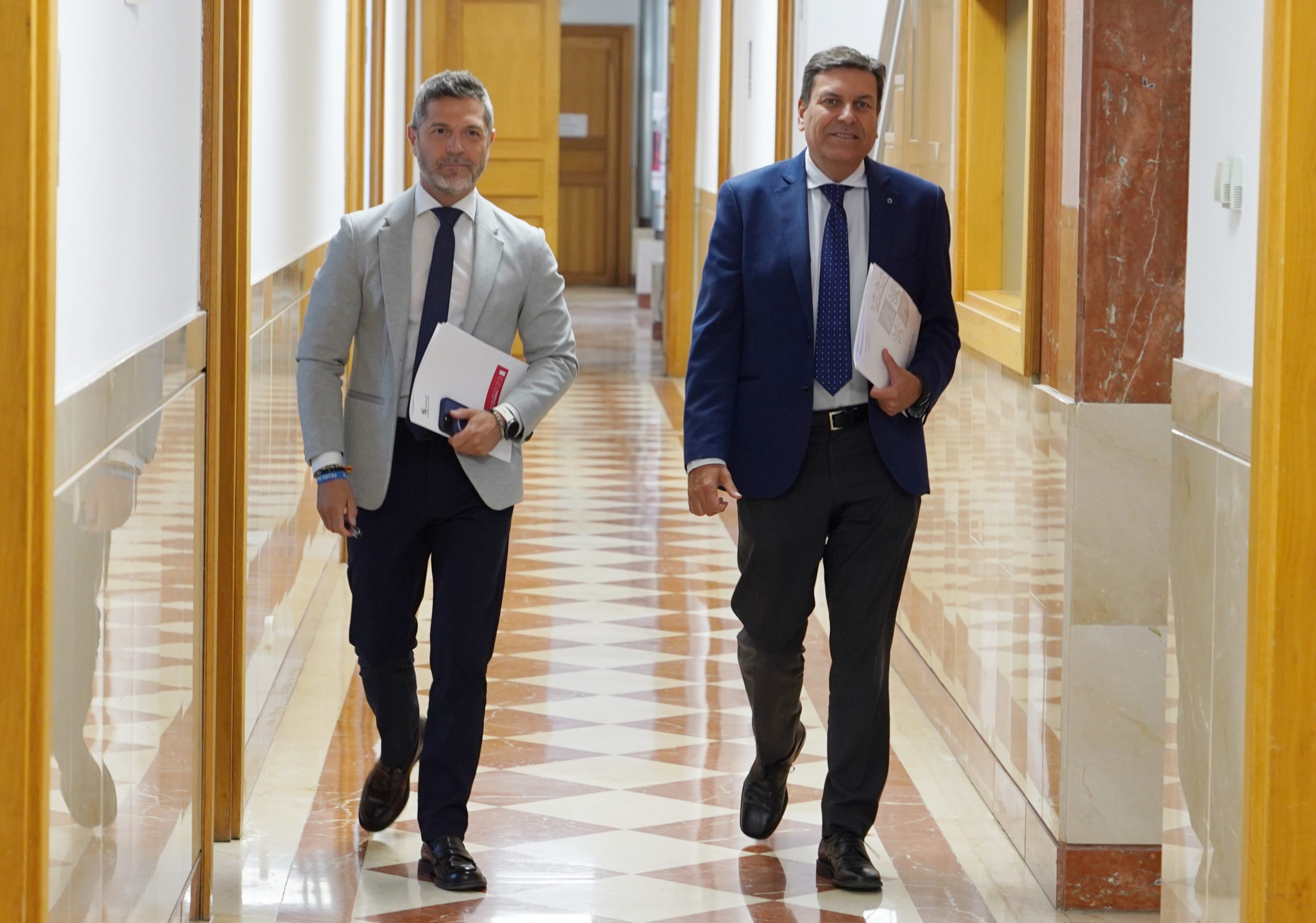 Carriedo se dirige a la rueda de prensa posterior al Consejo de Gobierno de ayer. / Miriam Chacón
