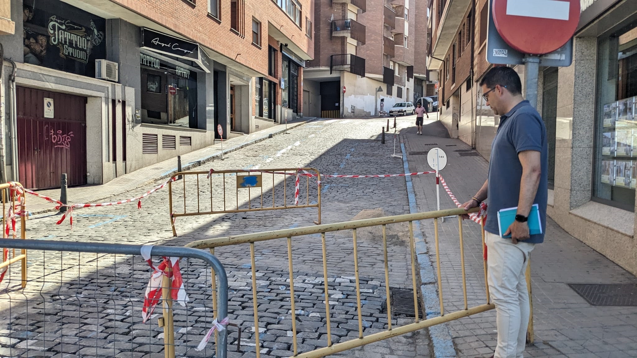 José Luis Horcajo, el pasado 11 de julio, comprobando el resultado de la reparación de una avería en Ortiz de Paz.