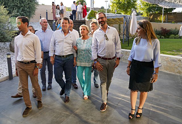 Mañueco pide un último esfuerzo para que Segovia sea el “corazón del cambio político” nacional 2 Llegada