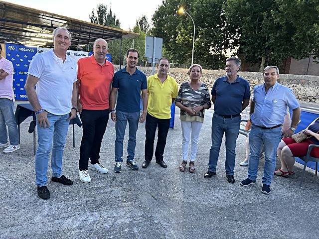 Foto de equipo en Martin Muñoz de las Posadas.