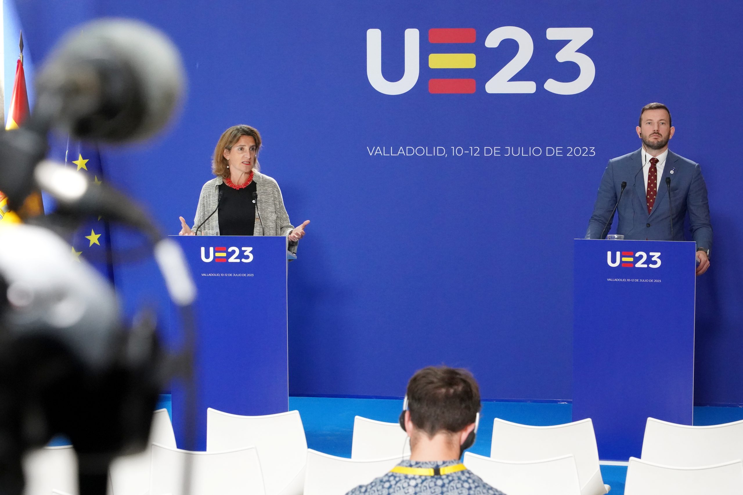 La ministra y Virginijus Sinkevicius, ayer en Valladolid. / Miriam Chacón