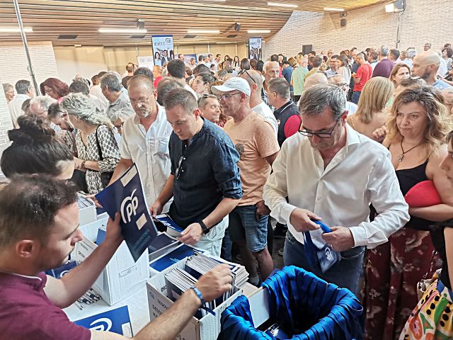 Mañueco pide un último esfuerzo para que Segovia sea el “corazón del cambio político” nacional 3 acreditaciones