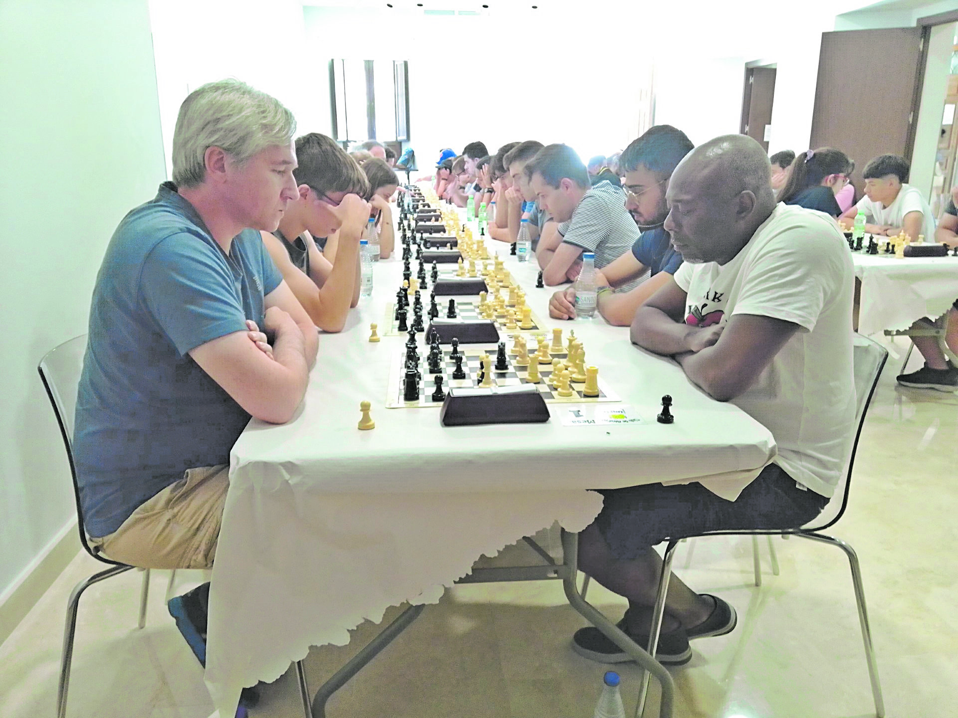 campeon derecha, lider trofeo izquierda