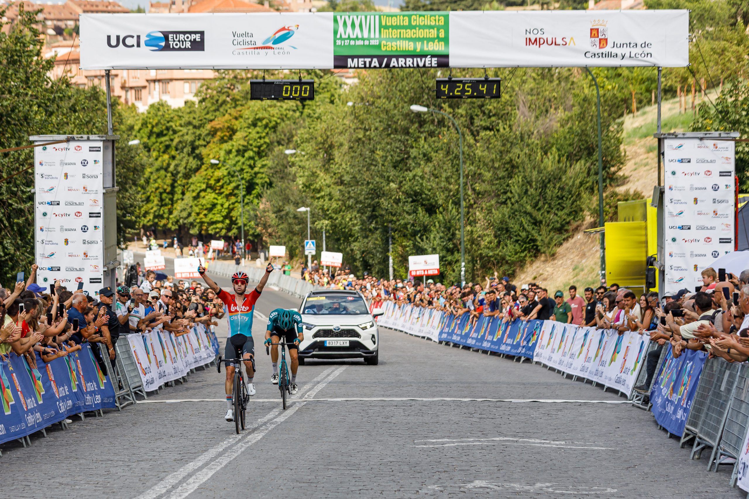 Eduardi Sepúlveda se impone en la etapa de Segovia. / NACHO VALVERDE - ICAL