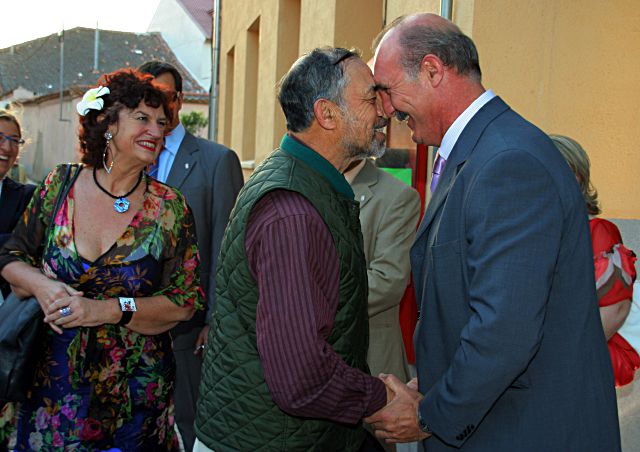 Primer encuentro entre Panioras y habitantes de Valverde.