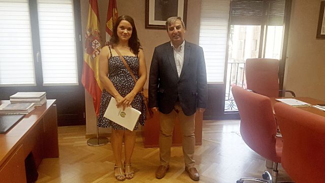 thumbnail El delegado territorial se reune con la alcaldesa de Ituero y Lama2