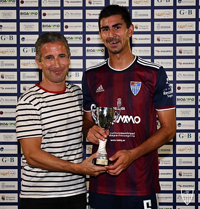 Agustín, junto a Javi Marcos en la entrega del Trofeo Diputación Provincial./ JUAN MARTÍN-G. SEGOVIANA