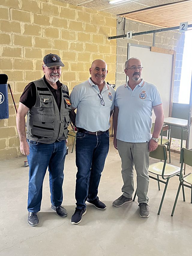 Alejandro González (i), José María Martín (c) y Carlos del Río./ CLUB DAOIZ Y VELARDE