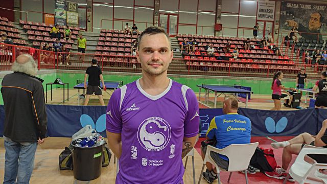 Igor Zavadskyi, con la camiseta del CD Seghos./ E.A.