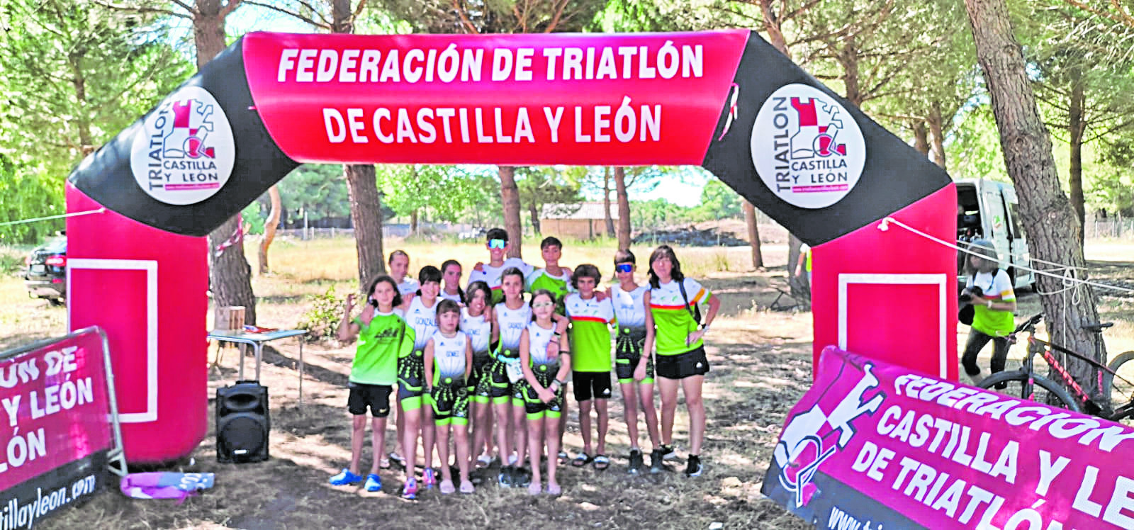 Integrantes del Triatlón Lacerta en Fuentepelayo./ TRIATLÓN LACERTA