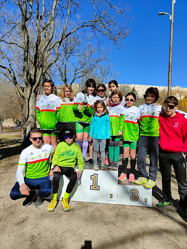 Integrantes de la escuela del Triatlón Lacerta./ LACERTA