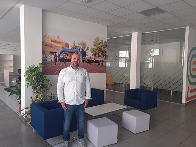 Jesús Garrido, en la Casa del Deporte que se convertirá en el espacio de trabajo del Instituto Municipal de Deportes./ J.M.