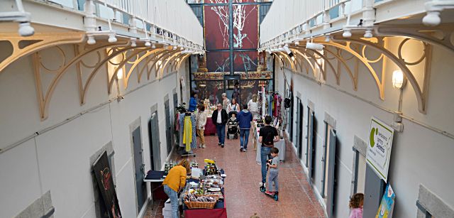 Feria comercial celebrada en las galerías de La Cárcel_Centro de Creación de Segovia el pasado mes de junio. / Miguel Ángel Fernández