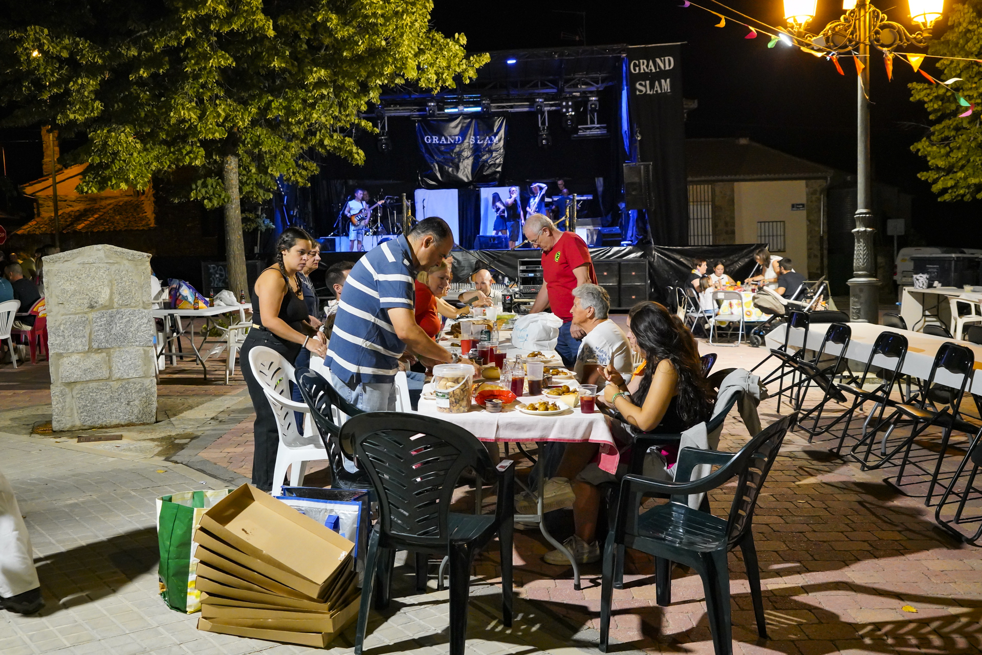 Cena del espeto, celebrada el sábado por la noche. / Miguel Ángel Fernández