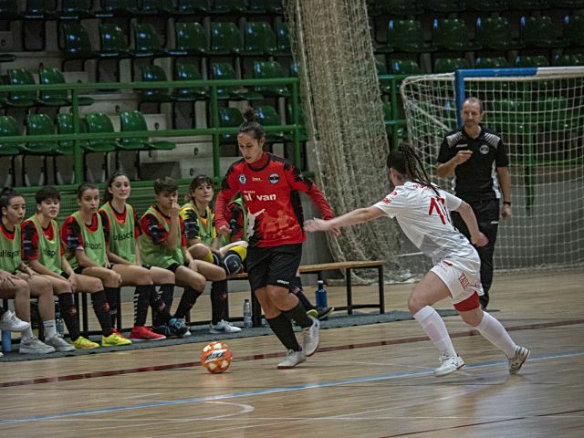 Las componentes del Segosala observan una jugada iniciada por Mónica./ NEREA LLORENTE