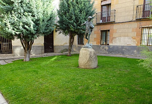 El Favorito con los arizónicas, hoy, en el jardín de la plaza de Guevara. Foto: JMS