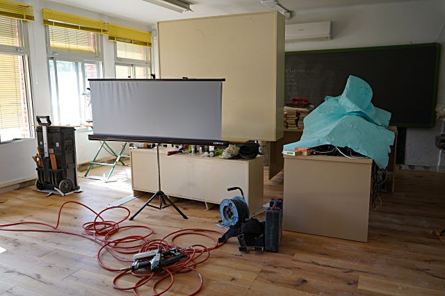 Imagen de una de las aulas de un centro educativo segoviano en obras de reforma.