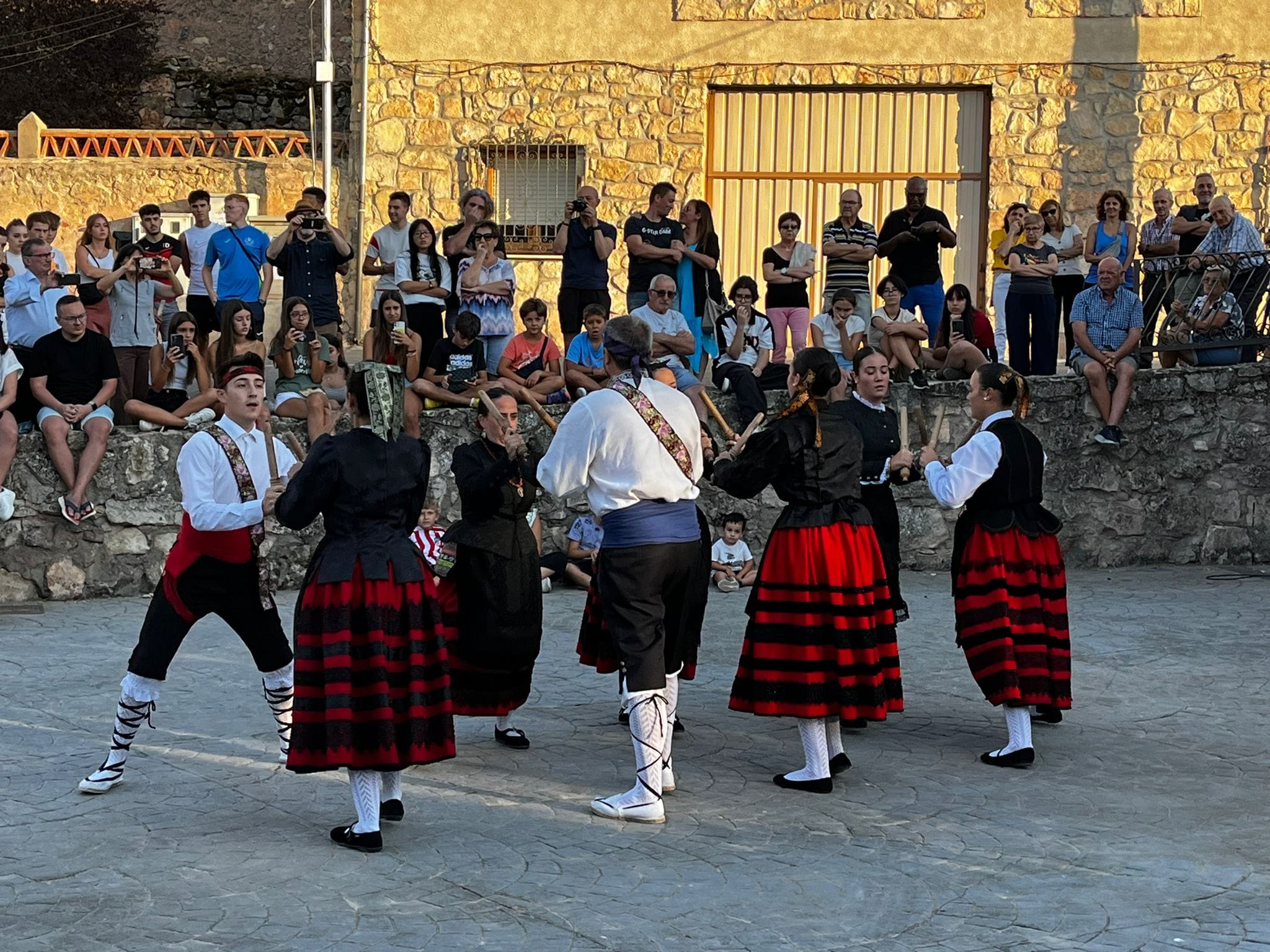 La I edición del Certamen de Danzas de Caballar