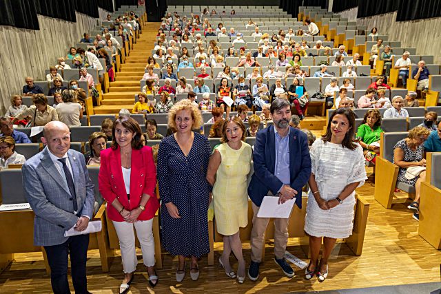 Autoridades en la mesa de inauguración del PIEX del curso 22.23. Foto: ALBERTO MORALA.