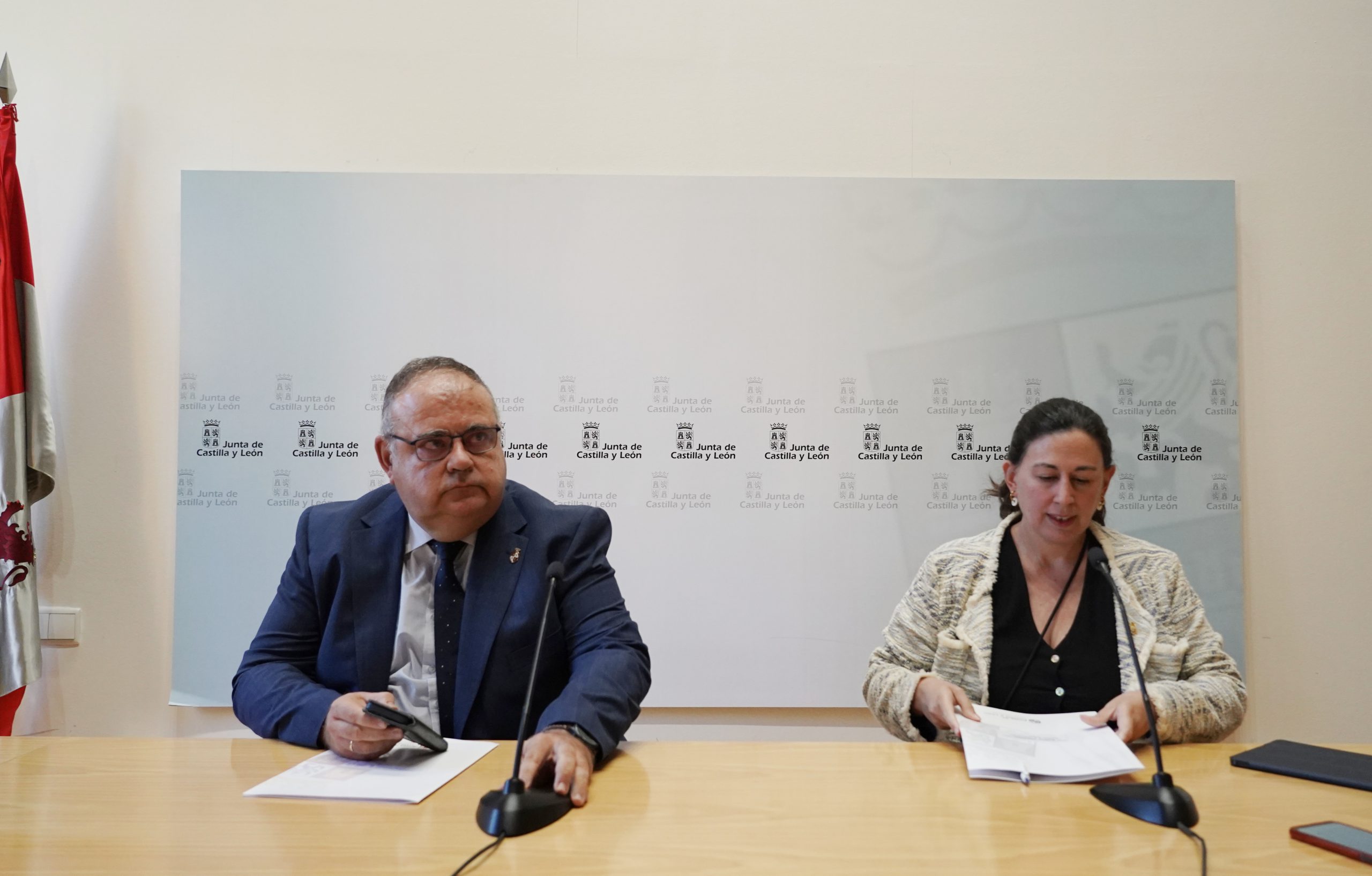 El Consejero de Sanidad presenta las novedades en el calendario vacunal infantil. / Rubén Cacho