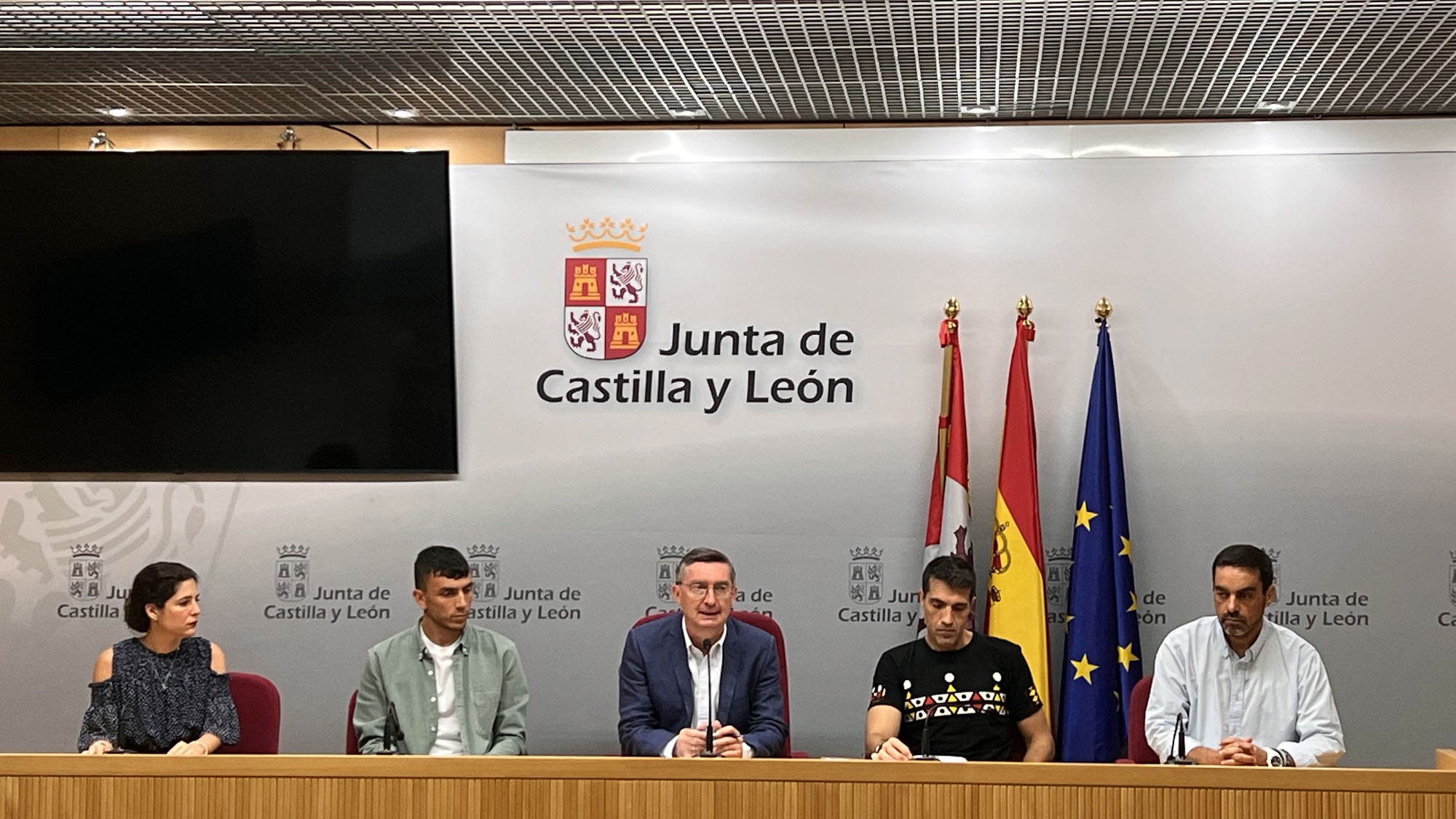 José Ángel Arranz presenta el avituallamiento del operativo anti incendios. / JCYL