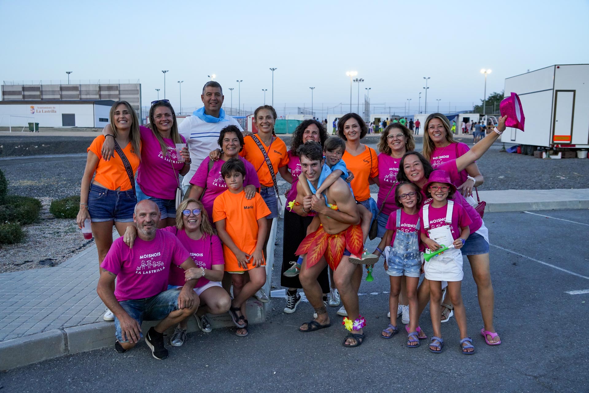 Peñistas, en las fiestas de La Lastrilla. / MIGUEL ÁNGEL FERNÁNDEZ