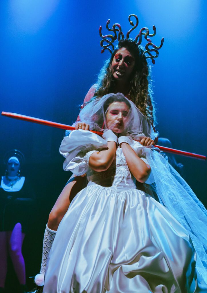 Escena de ‘La esclava del demonio’, montaje de la compañía segoviana Helarte. / E. A.