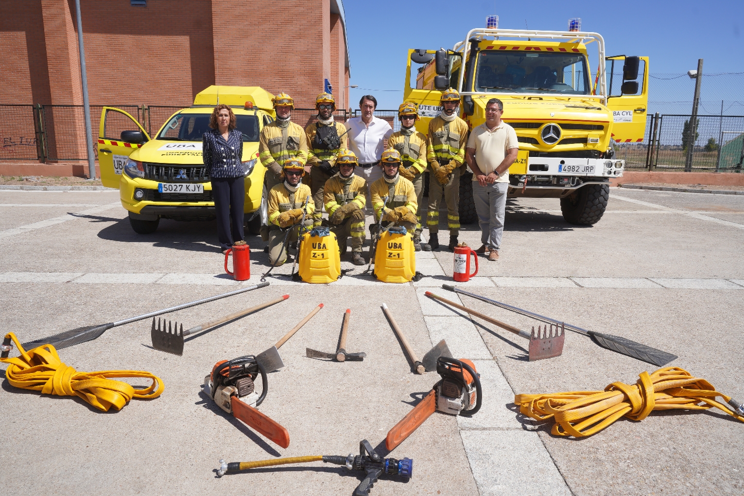 Juan Carlos Suárez-Quiñones visita la brigada del municipio zamorano Muelas del Pan. / JCYL