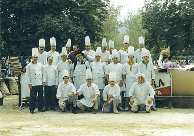 La judiada de la granja* 2 Judiada en sus inicios. Entre otros Toma╠us Urrialde Jose╠u Mari╠ua Ignacio Garci╠ua. Arch. fotogra╠ufico Ayto. Real Sitio de San Ildefonso