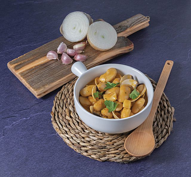 La judiada de la granja* 3 Judiones con Sepia y Almejas alguna de las recetas incluidas en el libro. Enrique del Barrio