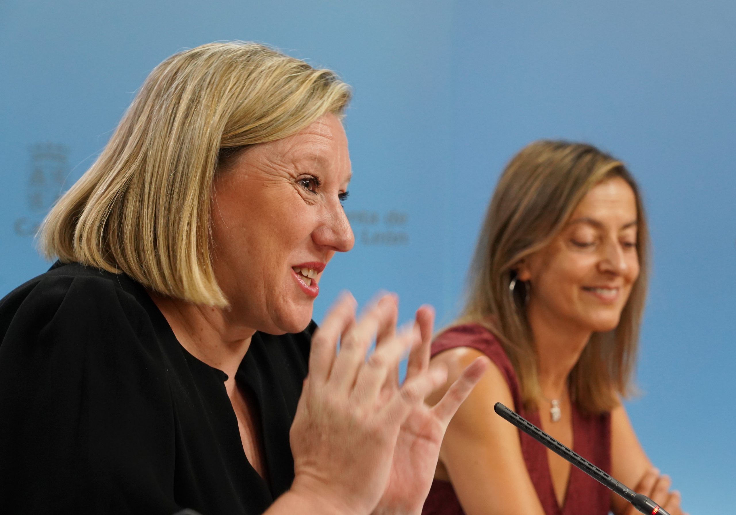 La consejera de Familia e Igualdad de Oportunidades, Isabel Blanco, presenta la campaña de sensibilización sobre adicciones. / Miriam Chacón