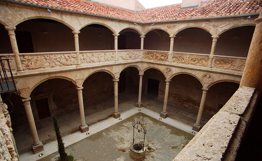 Patio de la también llamada Casa del Príncipe, construída entre los siglos XVI y XVII.