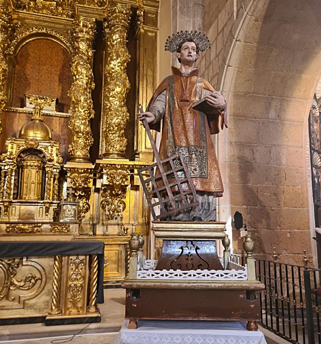 En la imagen se aprecia el deterioro de las andas. / COFRADÍA TITULAR