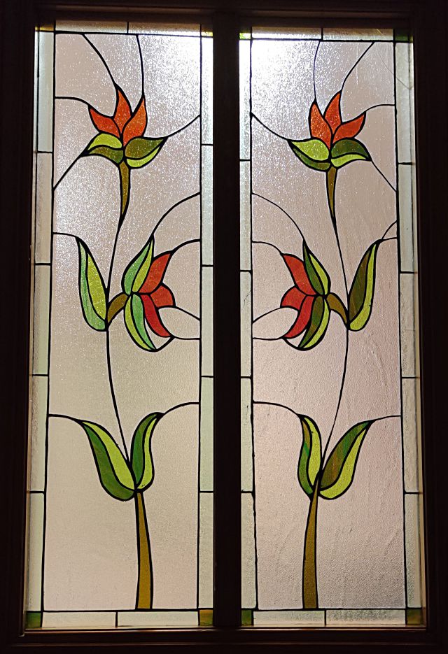 Vidriera realizada con la técnica Tiffany en el taller del Grupo de Empresa Caja Segovia. / E. A.