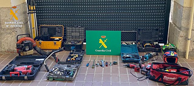 Algunos de los efectos intervenidos a los presuntos ladrones.