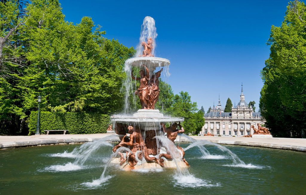 Gran afluencia de público en las fuentes de La Granja.