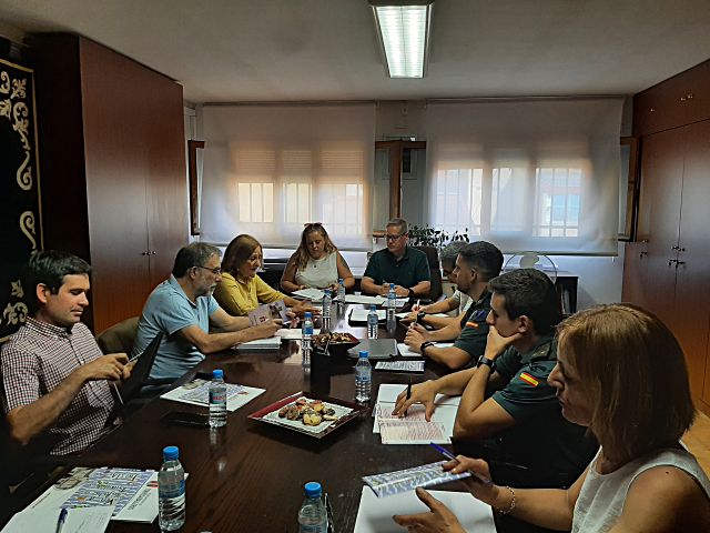 Marian Rueda y Rubén García presiden la reunión de la Junta de Seguridad.