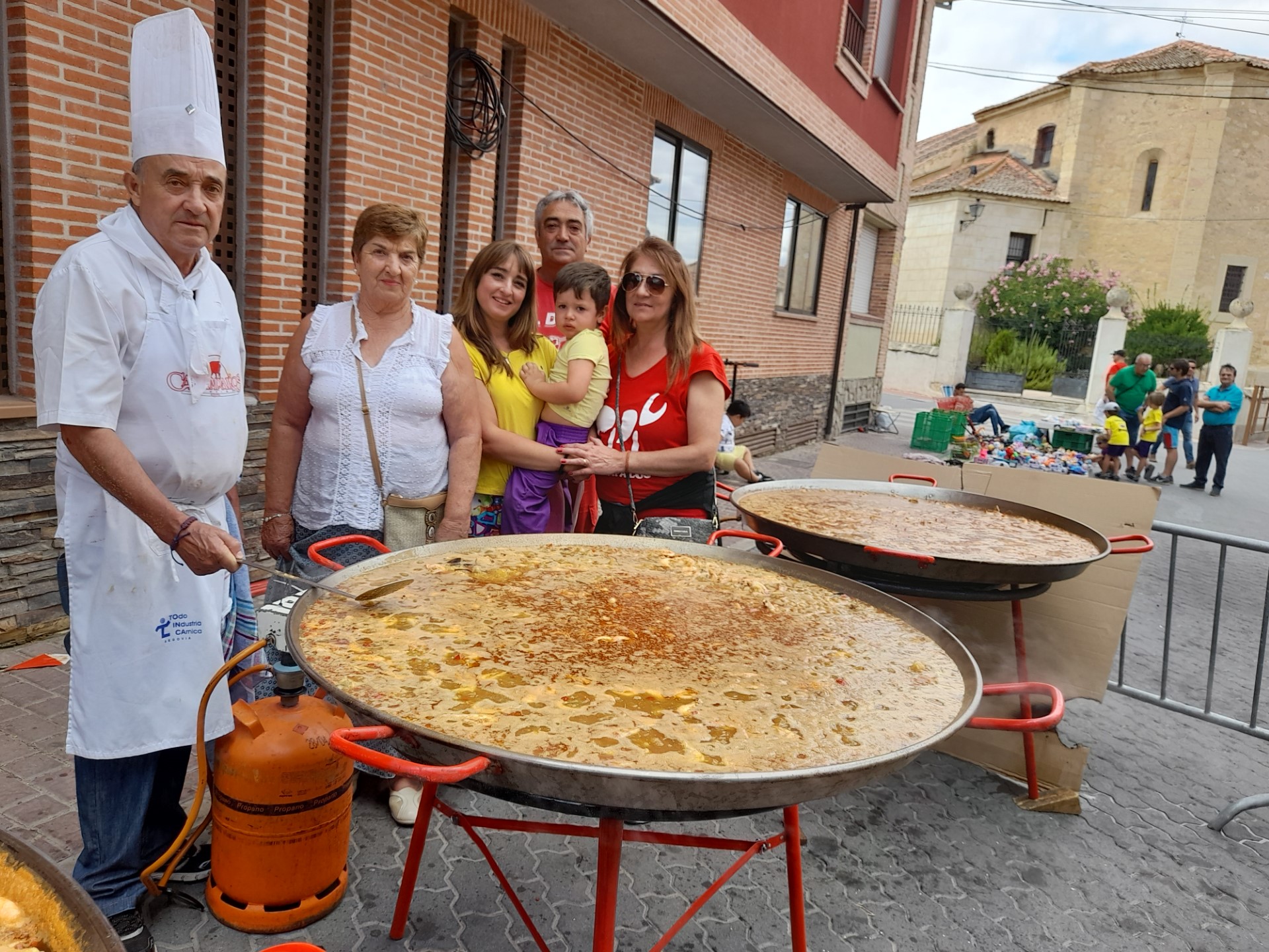 Paella popular del restaurante el Rincón de Ramón en Cantimpalos