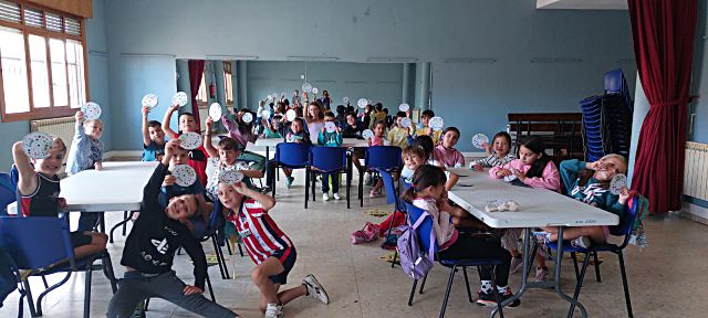 Niños en los talleres de Otero de Herreros./ E.A.