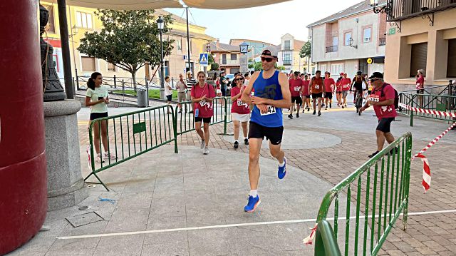 Corredores y andariegos, compartiendo meta./ EL ADELANTADO